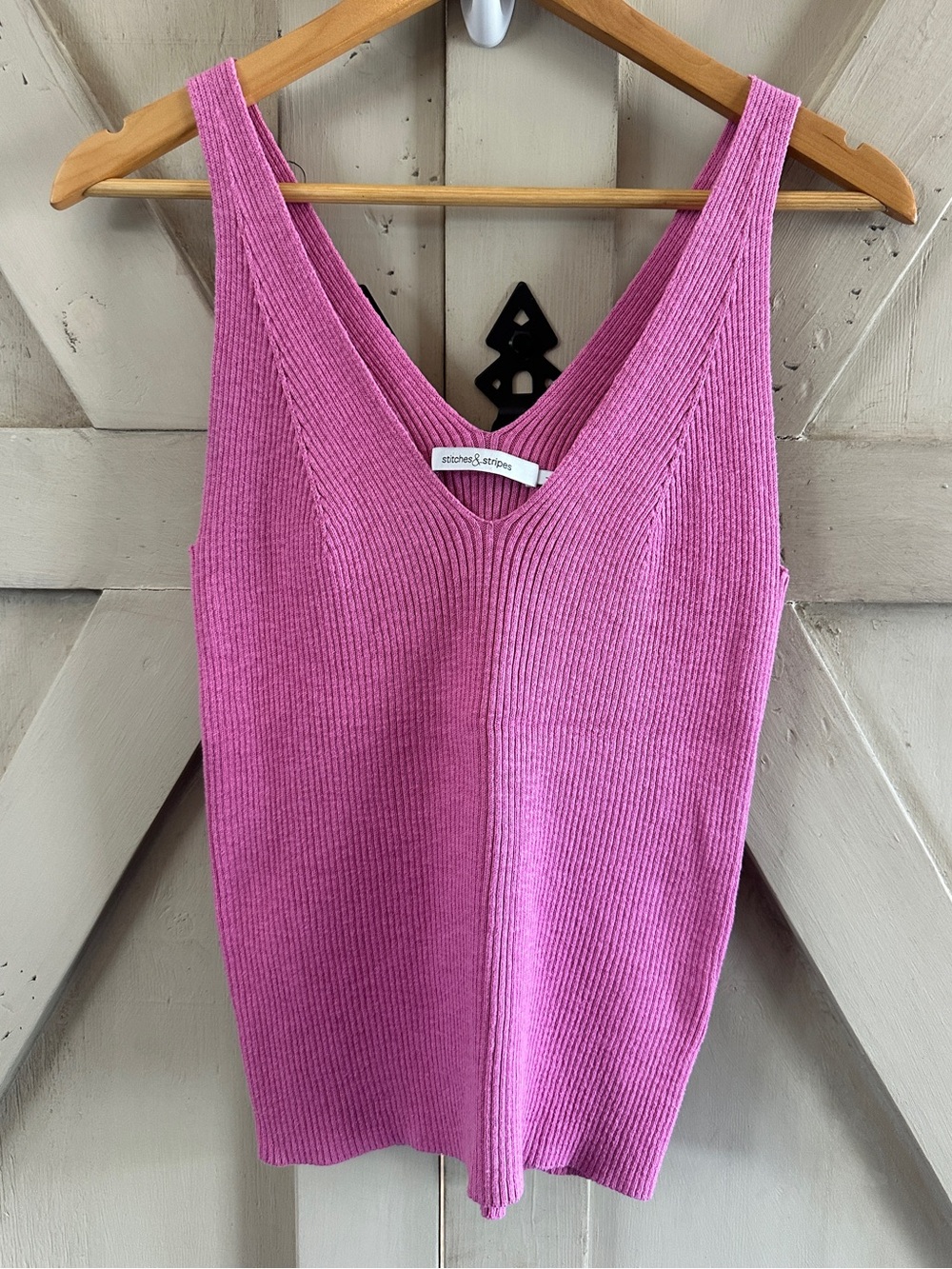 Stitches & Stripes Pink Ribbed Knit V-Neck Tank Top – Size L